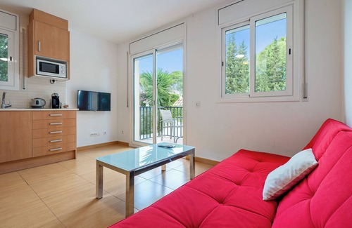 Segur de Calafell Apartment | Apartment 'Dorada 2-3' with Shared Pool, Private Terrace and Wi-Fi