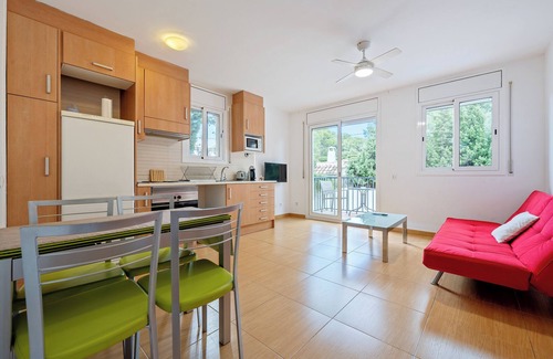 Segur de Calafell Apartment | Apartment 'Dorada 2-3' with Shared Pool, Private Terrace and Wi-Fi