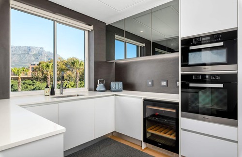Victoria and Alfred Waterfront Apartment | Apartment Dovenby - Two Bedroom Apartment, Sleeps 4