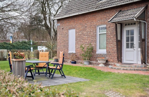 Cuxhaven Apartment | Apartment 'Drangstweg' with Shared Terrace, Shared Garden and Wi-Fi
