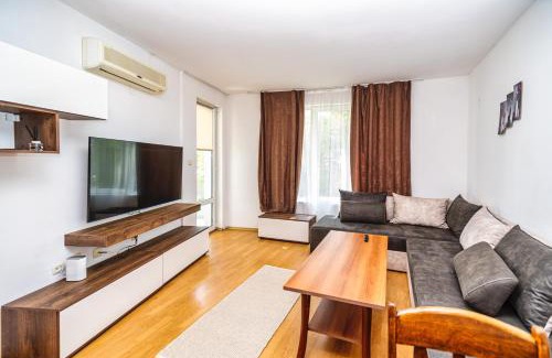 Chaika Apartment | Apartment E 12 Yassen HV