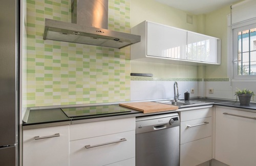 Zahara de los Atunes Apartment | Apartment 'El Refugio Del Mar' with Balcony, Wi-Fi and Air Conditioning