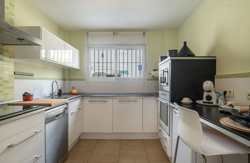 Zahara de los Atunes Apartment | Apartment 'El Refugio Del Mar' with Balcony, Wi-Fi and Air Conditioning