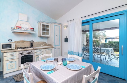 Luddui Apartment | Apartment 'Elegante Villetta Al Mare Agrustos' with Private Terrace, Garden and Air Conditioning