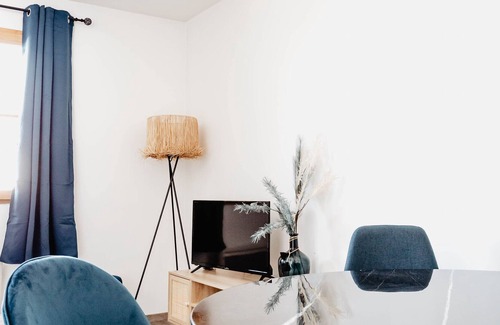 Valenciennes Apartment | Apartment-Ensuite with Shower-Balcony