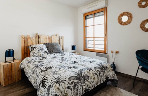Valenciennes Apartment | Apartment-Ensuite with Shower-Balcony