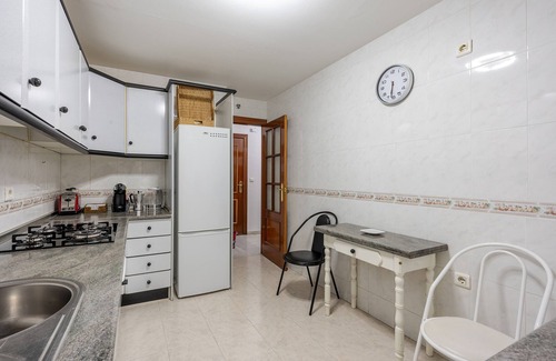 Churriana de la Vega Apartment | Apartment 'Apartamento Centrico En Churriana' with Wi-Fi and Air Conditioning