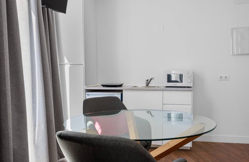 Jerez de la Frontera Old Town Apartment | Apartment 'Casa Milano 1' with Balcony, Wi-Fi and Air Conditioning