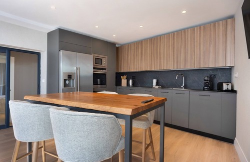 Jerez de la Frontera Old Town Apartment | Apartment 'Calle Larga 48 Golf Incluido' with Private Terrace, Wi-Fi and Air Conditioning