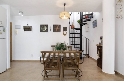 Atlanterra Apartment | Apartment 'Bella Vistas' with Shared Pool, Wi-Fi and Air Conditioning