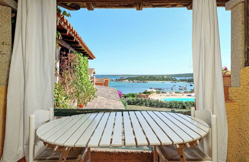 Golfo di Marinella Apartment | Apartment 'Eucaliptus Sea View' with Sea View, Shared Pool and Private Terrace