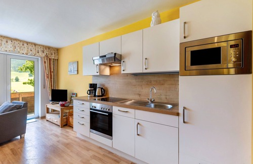Oberhenneborn Apartment | Apartment 'Eulennest' with Mountain View, Shared Garden and Wi-Fi