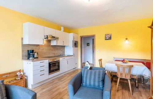 Oberhenneborn Apartment | Apartment 'Eulennest' with Mountain View, Shared Garden and Wi-Fi