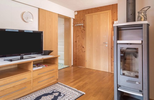 Grossdorf Apartment | Apartment 'Försterhaus Wohnung Dachgeschoss' with Mountain View, Shared Garden and Wi-Fi