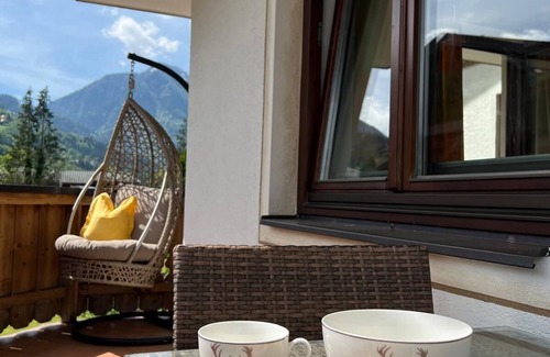 Sankt Johann im Pongau Apartment | Apartment 'Frauenmantel Mit Extra Doppelzimmer' with Mountain View, Shared Pool and Wi-Fi