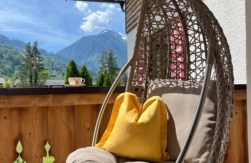 Sankt Johann im Pongau Apartment | Apartment 'Frauenmantel Mit Extra Doppelzimmer' with Mountain View, Shared Pool and Wi-Fi