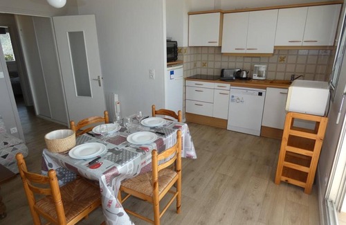 Notre-Dame-de-Monts Apartment | Apartment for 6 people, 10m from beaches, pets allowed, parking