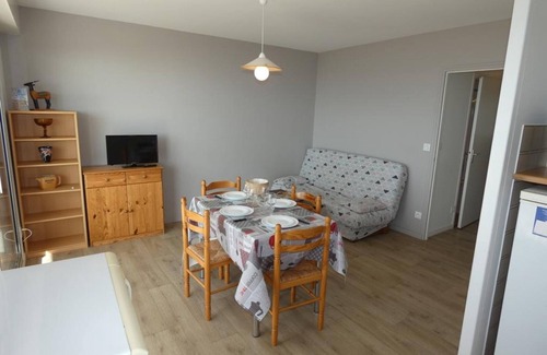 Notre-Dame-de-Monts Apartment | Apartment for 6 people, 10m from beaches, pets allowed, parking