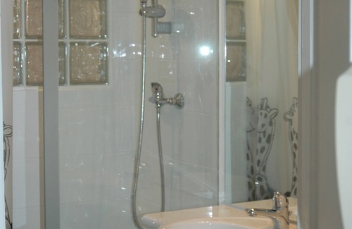 8th Arrondissement Condo | Apartment F1
