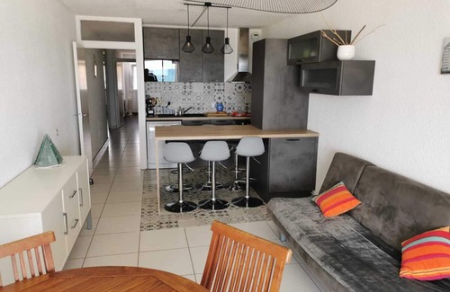 Carnon-Plage Apartment | Apartment F3 1st line Carnon East, feet in the water