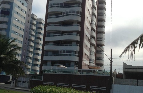 Praia Grande Apartment | Apartment facing the sea with barbecue on the balcony