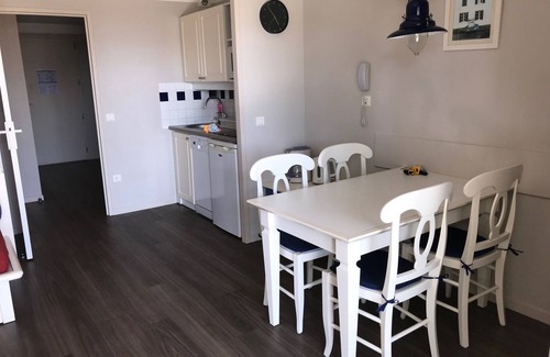 Guilvinec Apartment | Apartment facing the sea 500m from the port and the city center.