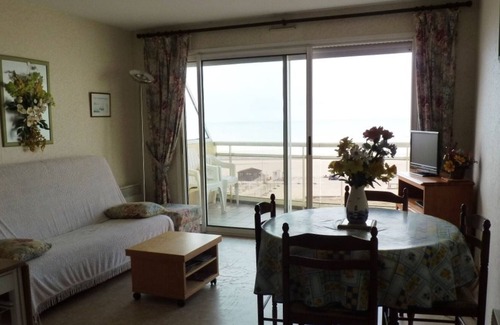 Merlimont-Plage Apartment | Apartment facing the sea for 4 people