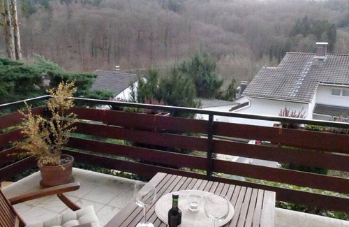 Weinheim Apartment | Apartment 'Familie Kreckel' with Balcony and Wi-Fi