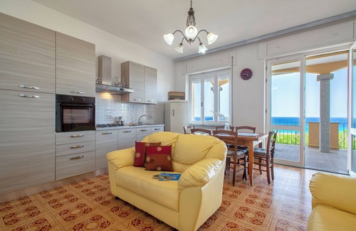 Lu Bagnu Apartment | Apartment 'Family Beach' with Sea View and Private Terrace