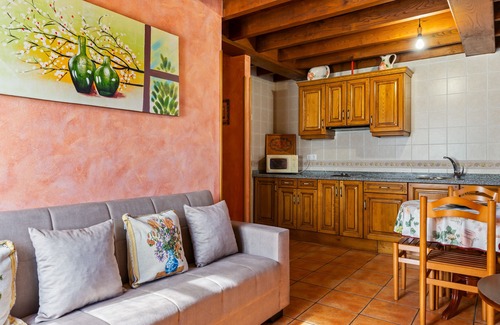 Llenin Apartment | Apartment 'Fana' with Mountain View, Private Garden and Wi-Fi