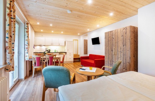 Todtnau Apartment | Apartment 'Feldberg' with French balcony and Wi-Fi