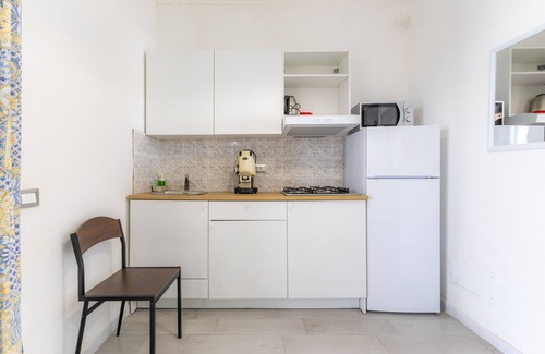 Granelli Apartment | Apartment "Fenicottero Rosa" with Private Terrace & Wi-Fi