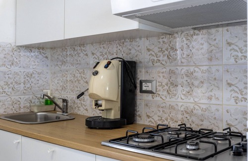 Granelli Apartment | Apartment "Fenicottero Rosa" with Private Terrace & Wi-Fi