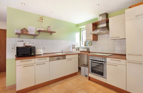 Usseln Apartment | Apartment 'Ferienwohnung Königshof 2' with Shared Garden and Wi-Fi