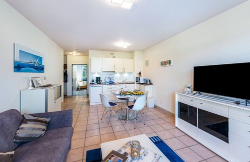 Alt Gaarz Apartment | Apartment 'Ferienwohnung Am Salzhaff B6' with Sea View, Balcony and Wi-Fi