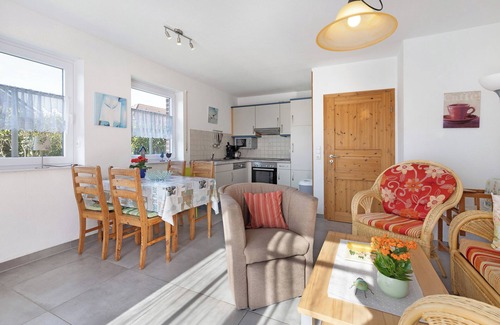 Hamswehrum Apartment | Apartment 'Ferienhaus Seehund' with Private Terrace, Shared Garden and Wi-Fi