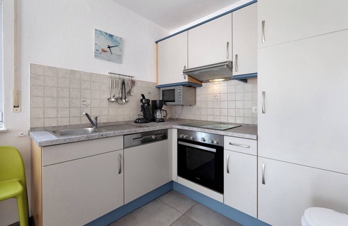 Hamswehrum Apartment | Apartment 'Ferienhaus Seehund' with Private Terrace, Shared Garden and Wi-Fi