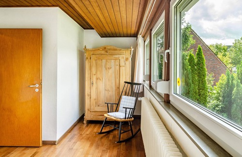 Jever Apartment | Apartment 'Ferienhaus Hannelore' with Private Terrace, Private Garden and Wi-Fi