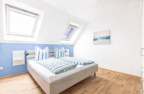 Leer Apartment | Apartment 'Ferienhaus Siedlerstraße' with Private Terrace, Private Garden and Wi-Fi