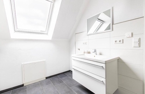 Leer Apartment | Apartment 'Ferienhaus Siedlerstraße' with Private Terrace, Private Garden and Wi-Fi