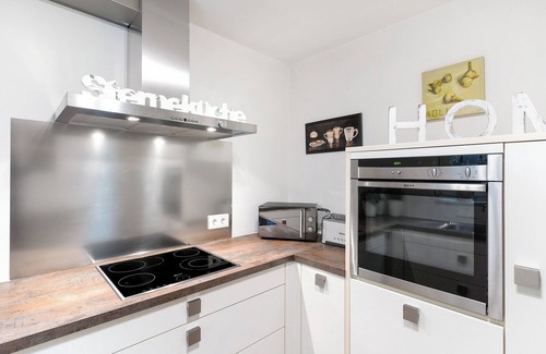 Herbolzheim Apartment | Apartment 'Ferienwohnung Kleeblatt' with Wi-Fi
