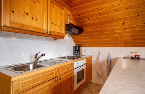 Rothkreuz Apartment | Apartment “Ferienwohnung Hahn” near Lake Constance with Wi-Fi, Balcony & Garden