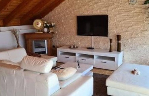 Sand Apartment | Apartment 'Ferienwohnung Frank 50 Qm' with Balcony and Wi-Fi