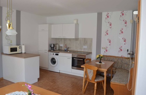 Friesoythe Apartment | Apartment 'Ferienwohnung Meins' with Private Terrace, Private Garden and Wi-Fi