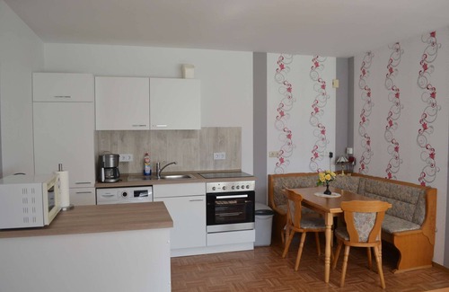 Friesoythe Apartment | Apartment 'Ferienwohnung Meins' with Private Terrace, Private Garden and Wi-Fi