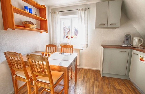 Ebersberg District Apartment | Apartment 'Ferienwohnung Bayerl' with Balcony and Wi-Fi