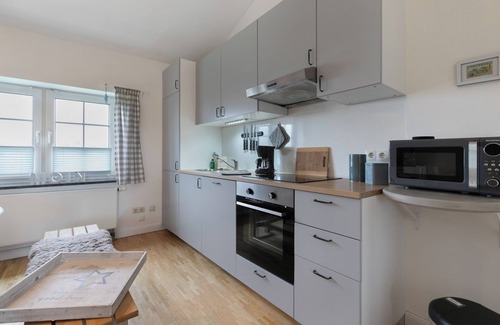 Sonke-Nissen-Koog Apartment | Apartment 'Ferienwohnung Marschblick' with Private Terrace, Shared Garden and Wi-Fi