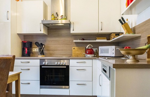 Tennenbronn Apartment | Apartment 'Ferienwohnung U' with Private Terrace, Shared Garden and Wi-Fi