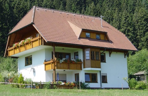 Tennenbronn Apartment | Apartment 'Ferienwohnung U' with Private Terrace, Shared Garden and Wi-Fi