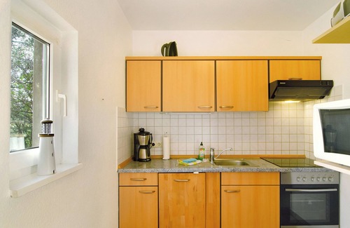 Wangerland Apartment | Apartment 'Ferienwohnung Strandkorb' with Private Terrace and Wi-Fi